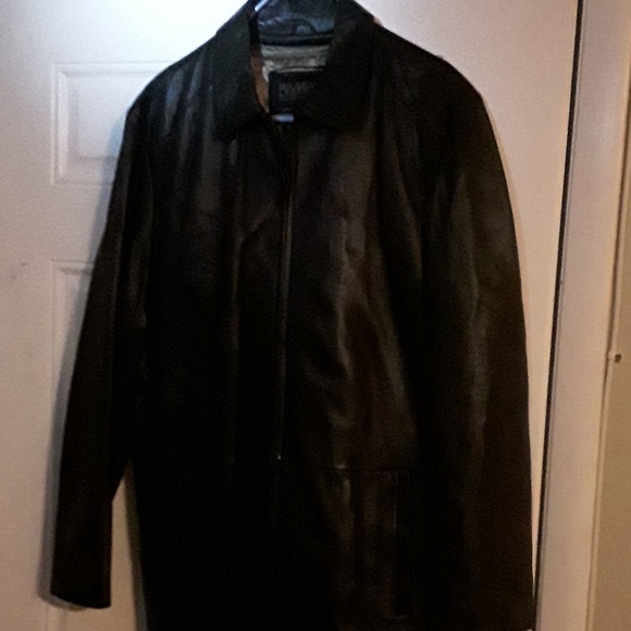 Elegant black leather three quarter length jacket - Picture 2 of 3